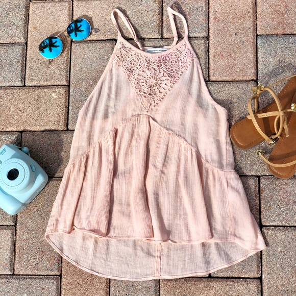 A light pink, partly laced blouse - Picture 1 of 2
